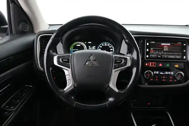 Valkoinen Farmari, Mitsubishi Outlander PHEV – COX-208