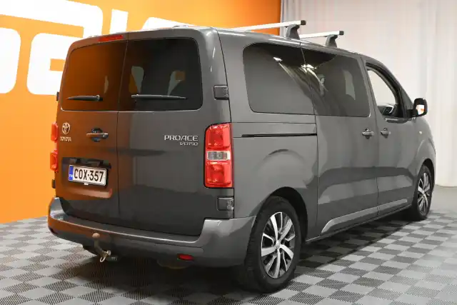 Harmaa Tila-auto, Toyota Proace Verso – COX-357