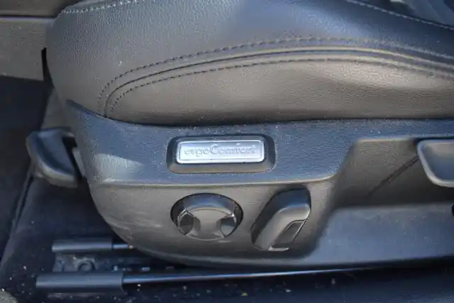 Valkoinen Farmari, Volkswagen Passat – COX-714