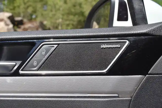 Valkoinen Farmari, Volkswagen Passat – COX-714