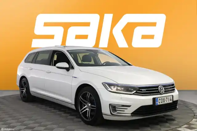 Valkoinen Farmari, Volkswagen Passat – COX-714