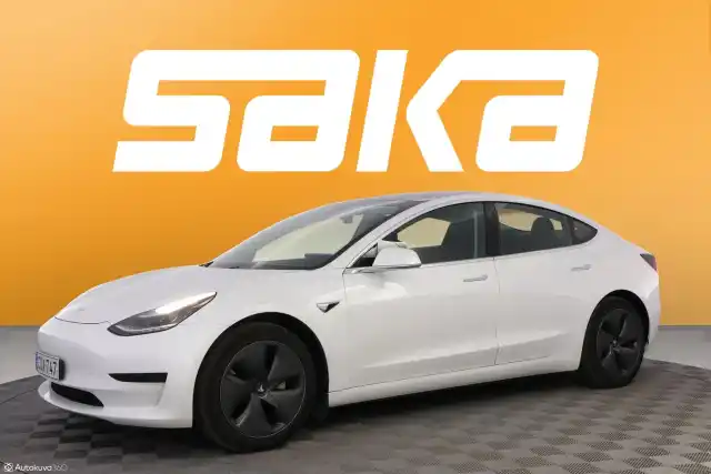 Valkoinen Sedan, Tesla Model 3 – COX-747