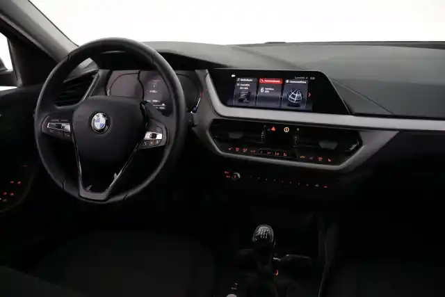 Musta Viistoperä, BMW 118 – COY-157