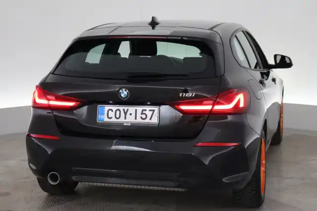 Musta Viistoperä, BMW 118 – COY-157