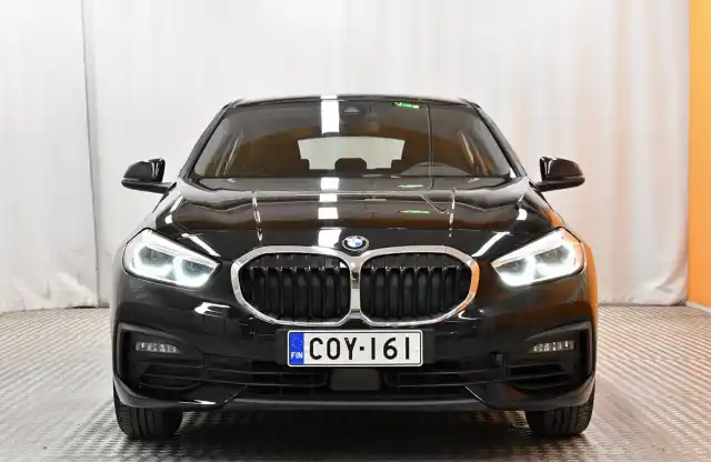 Musta Viistoperä, BMW 118 – COY-161