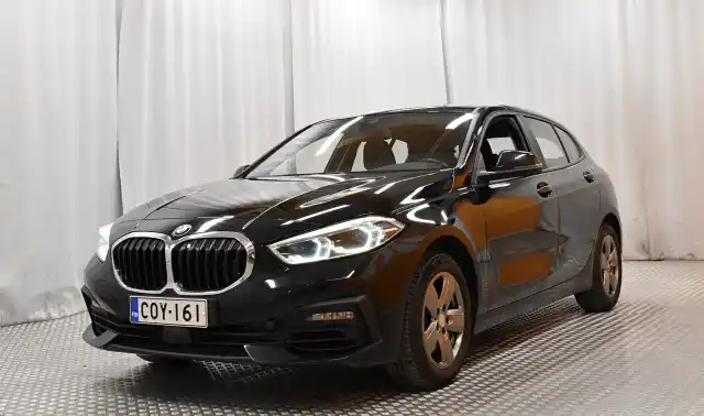 Musta Viistoperä, BMW 118 – COY-161