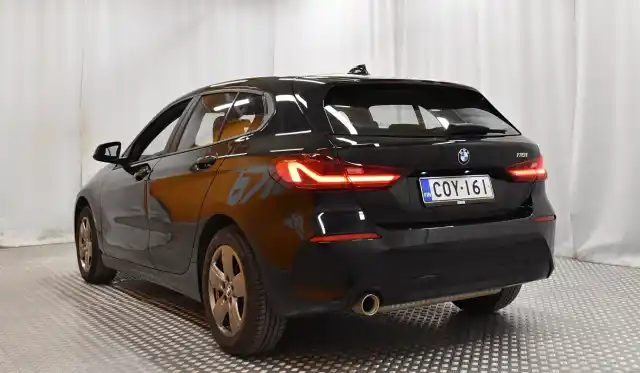 Musta Viistoperä, BMW 118 – COY-161