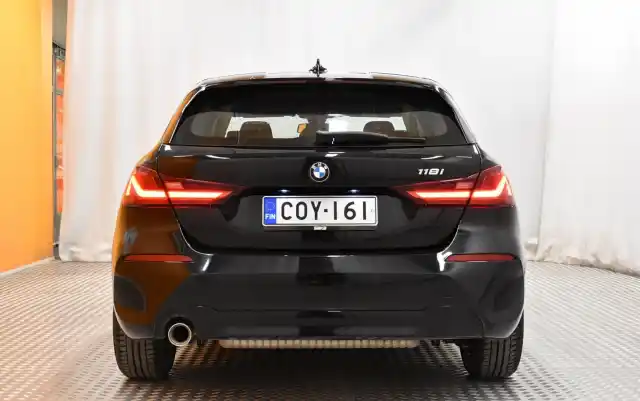 Musta Viistoperä, BMW 118 – COY-161