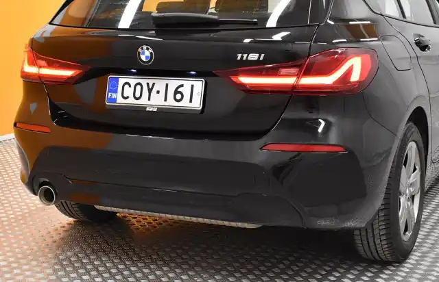 Musta Viistoperä, BMW 118 – COY-161