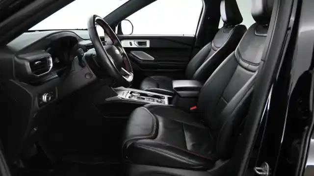 Musta Maastoauto, Ford Explorer – COY-169