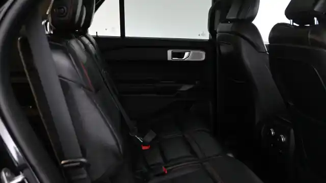 Musta Maastoauto, Ford Explorer – COY-169