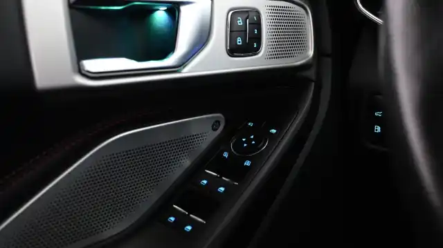 Musta Maastoauto, Ford Explorer – COY-169