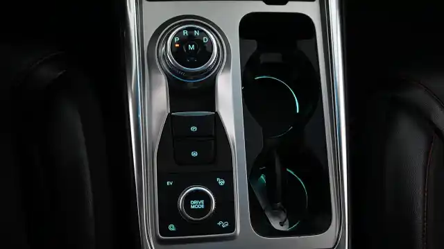 Musta Maastoauto, Ford Explorer – COY-169
