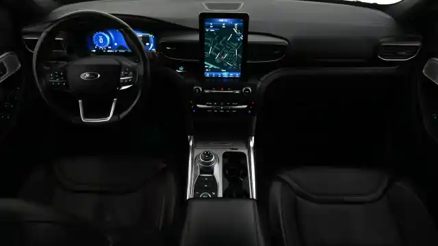 Musta Maastoauto, Ford Explorer – COY-169