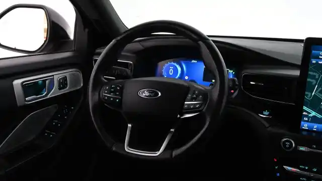 Musta Maastoauto, Ford Explorer – COY-169