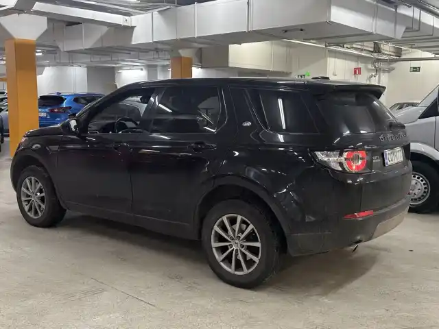Musta Maastoauto, Land Rover Discovery – COY-177
