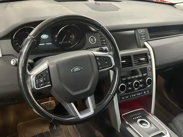 Musta Maastoauto, Land Rover Discovery – COY-177