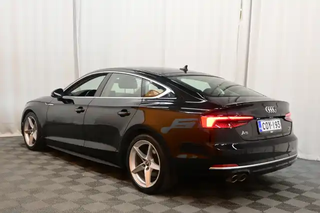 Musta Viistoperä, Audi A5 – COY-193