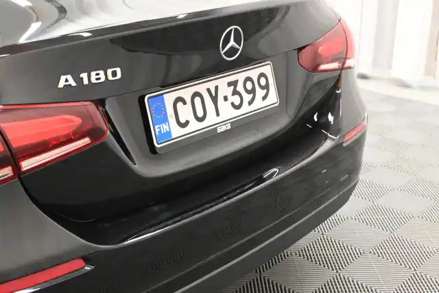 Musta Sedan, Mercedes-Benz A – COY-399