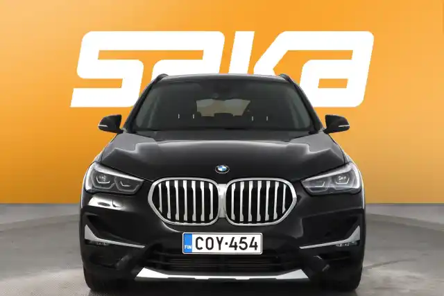 Musta Maastoauto, BMW X1 – COY-454