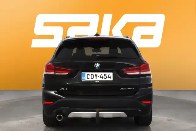 Musta Maastoauto, BMW X1 – COY-454