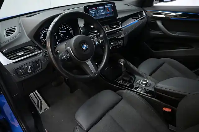 Sininen Maastoauto, BMW X2 – COY-462