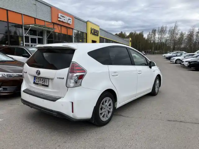Valkoinen Tila-auto, Toyota Prius+ – COY-581