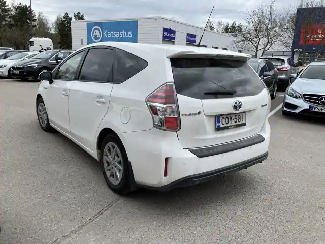 Valkoinen Tila-auto, Toyota Prius+ – COY-581