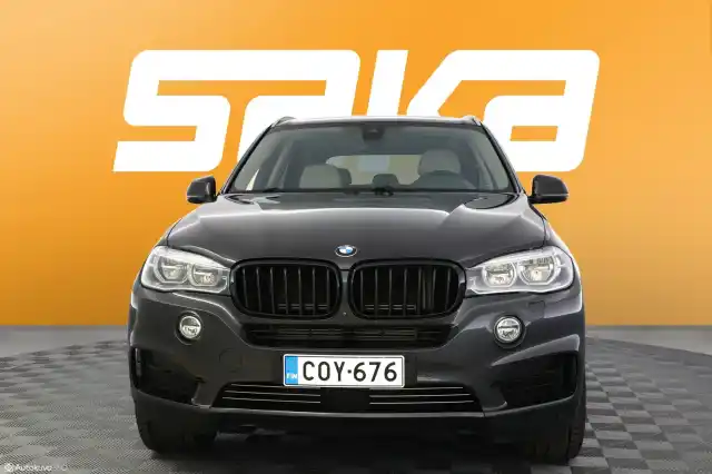 Harmaa Farmari, BMW X5 – COY-676