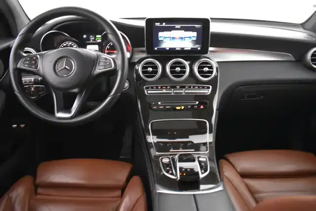 Sininen Maastoauto, Mercedes-Benz GLC – COY-689