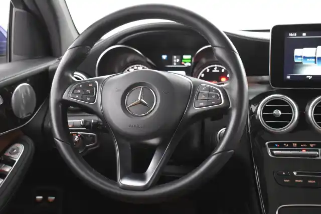 Sininen Maastoauto, Mercedes-Benz GLC – COY-689