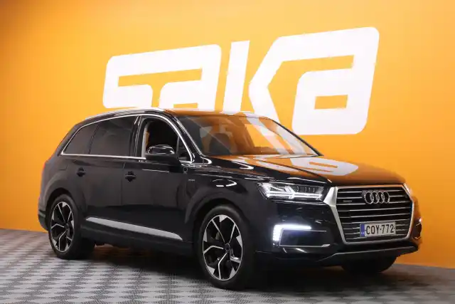 Musta Maastoauto, Audi Q7 – COY-772