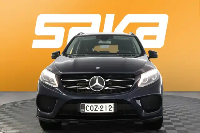 Sininen Maastoauto, Mercedes-Benz GLE – COZ-212