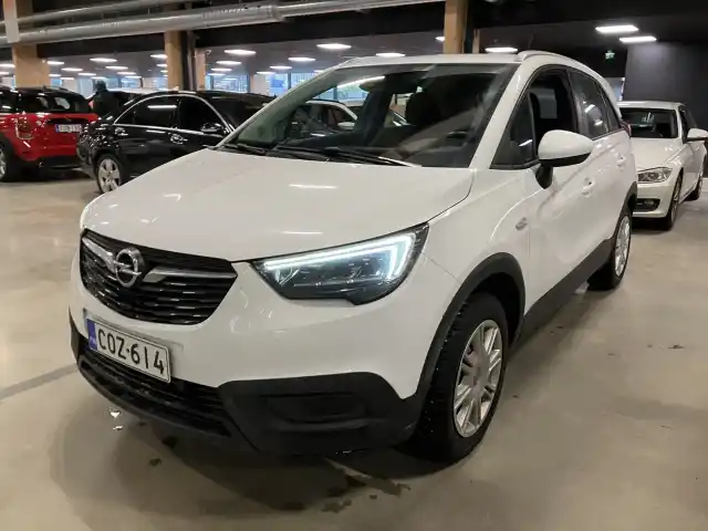 Valkoinen Maastoauto, Opel Crossland X – COZ-614