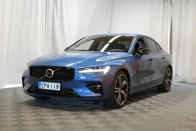 Sininen Sedan, Volvo S60 – CPA-118