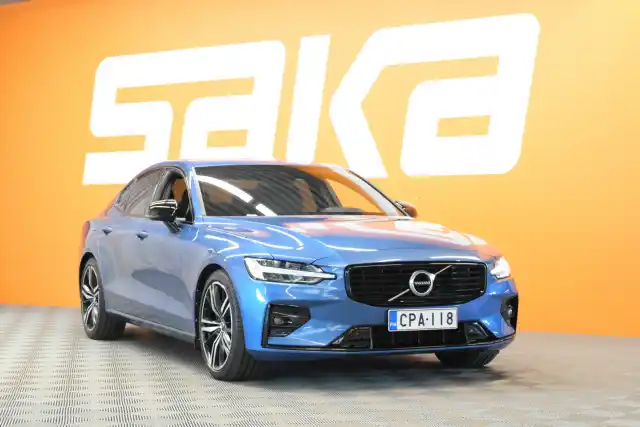 Sininen Sedan, Volvo S60 – CPA-118