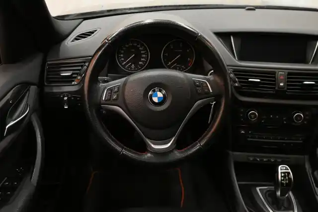 Musta Maastoauto, BMW X1 – CPA-355