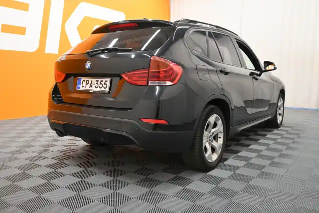 Musta Maastoauto, BMW X1 – CPA-355