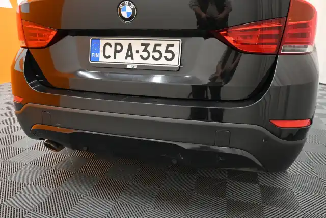 Musta Maastoauto, BMW X1 – CPA-355