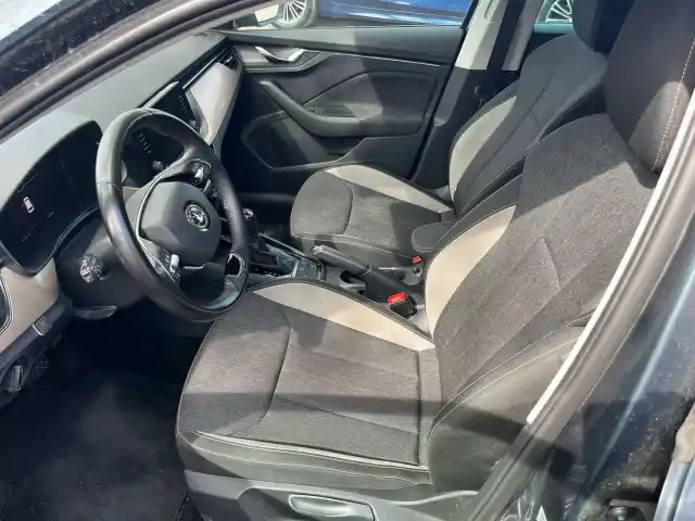 Harmaa Maastoauto, Skoda Kamiq – CPB-961