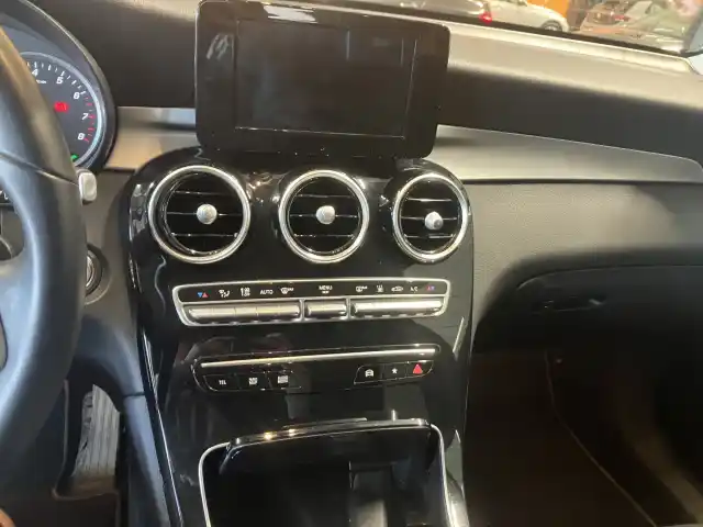Valkoinen Maastoauto, Mercedes-Benz GLC – CPC-298