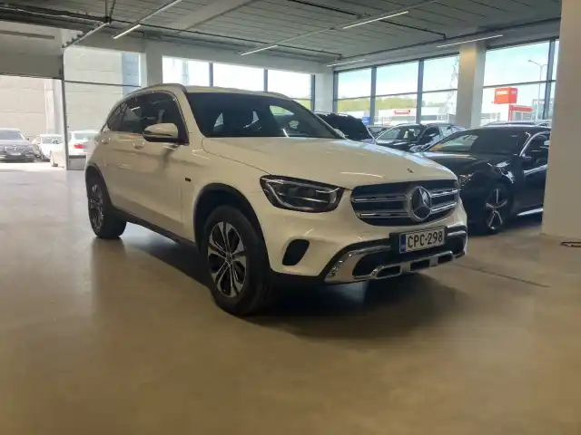 Valkoinen Maastoauto, Mercedes-Benz GLC – CPC-298
