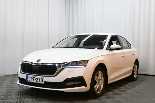 Valkoinen Sedan, Skoda Octavia – CPE-210