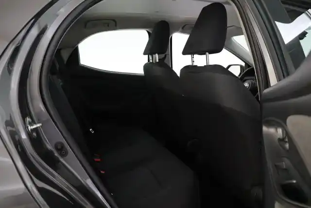Harmaa Viistoperä, Toyota Yaris – CPE-432