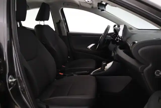 Harmaa Viistoperä, Toyota Yaris – CPE-432