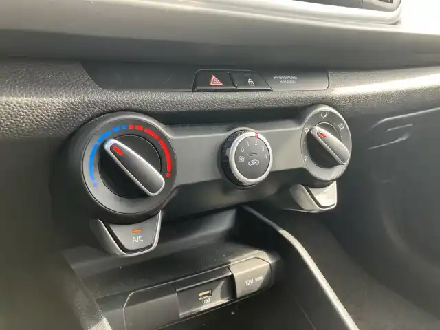 Valkoinen Viistoperä, Kia Rio – CPE-539