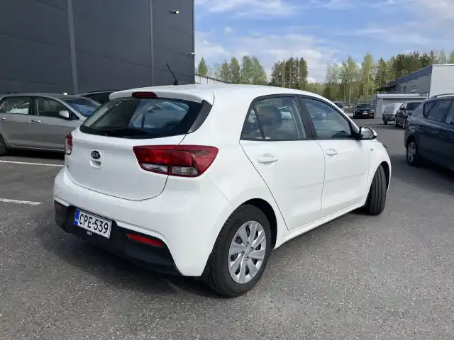 Valkoinen Viistoperä, Kia Rio – CPE-539