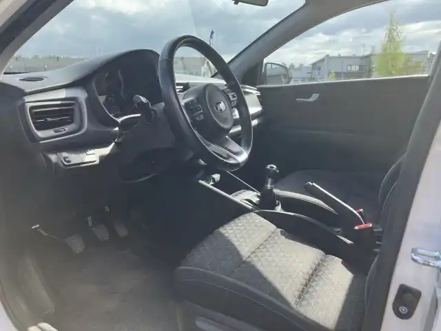 Valkoinen Viistoperä, Kia Rio – CPE-539