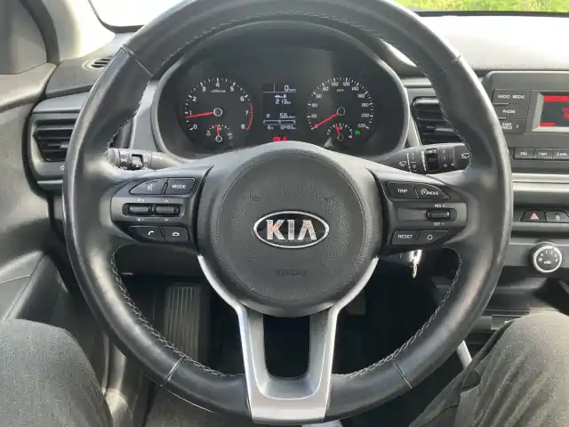 Valkoinen Viistoperä, Kia Rio – CPE-539