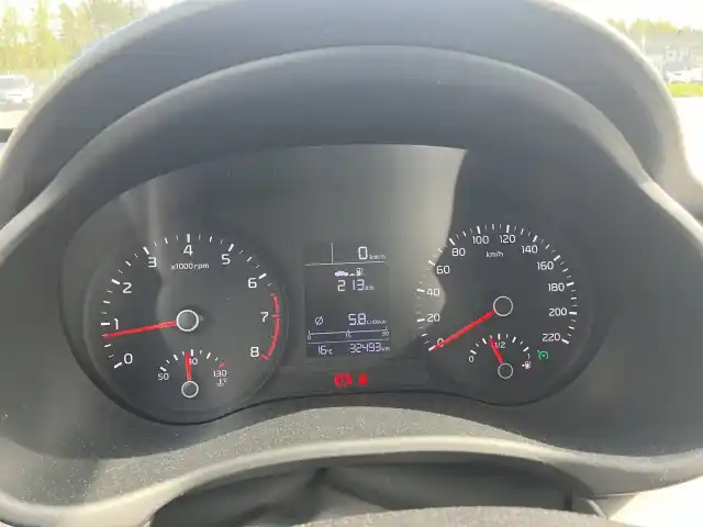 Valkoinen Viistoperä, Kia Rio – CPE-539